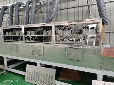 17530mm×1600mm×1100mm 80°Cの精密な温度制御のための真空マイクロ波ドライヤー