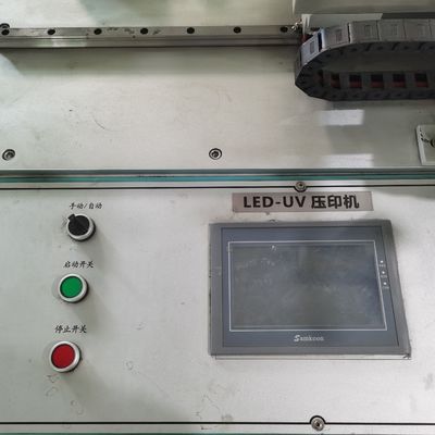 UVコーティング 生産ライン グラスアクリルシートのためのUV粘着剤によるUVエボス