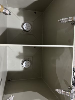 環境に優しい包装の食品級密封のための自動化ダブルステーションパルスモールドスピンコーティングマシン