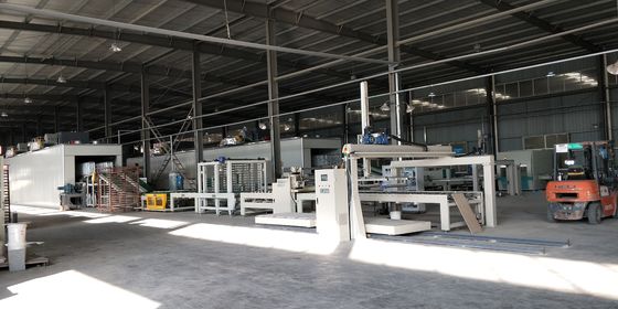 吹き付け塗装機械スプレー式塗料の荷を下生産ライン自動ローディングおよびシステム工場を荷を下すことを