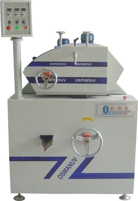 木材またはプラスチックまたは金属の表面処理のためのシングルローラーローラーコーティングマシン