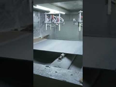 本物の石を噴射する生産ライン